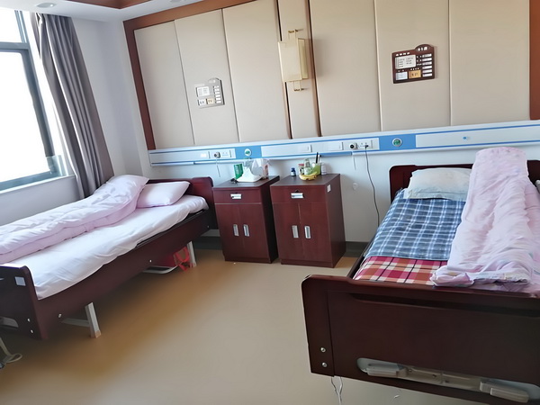 深圳积分入户专科有多少分_易烊千玺演唱会300万人抢7000张票专家：涉及抢票机制问题｜宅男财经 易烊千玺演1月日今年